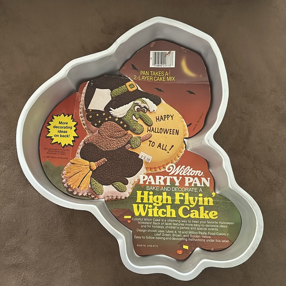 Wilton *VINTAGE* High Flyin' Witch Cake Bake & Decorate Party Pan